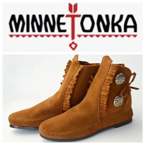 Minnetonka Men's 2-Button Hardsole Boot